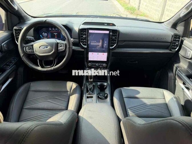Ford Everest Titanium 2024 7 chỗ Đen