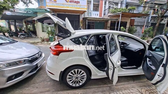 Ford Focus 2019 Sports cao cấp Trắng