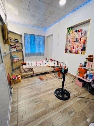 Bán nhà 70m2 hẻm xe hơi nở hậu 6,6m đối diện vincom Quang Trung