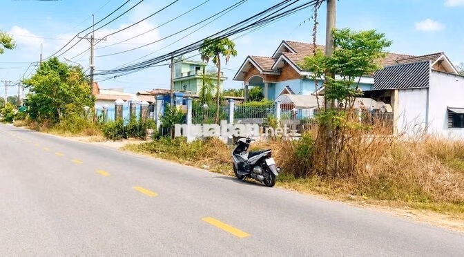 Mặt tiền đường Đỗ Đăng Tuyển 1100m2 full thổ giá 2ty4 bớt lộc