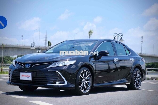Toyota Camry Hybrid 2022 Đen 25000 km