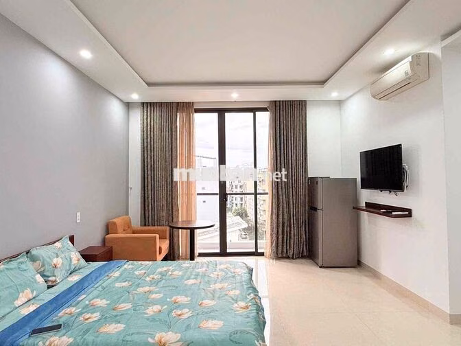 Trống sẵn căn hộ studio cao tầng, ban công thoáng mát.