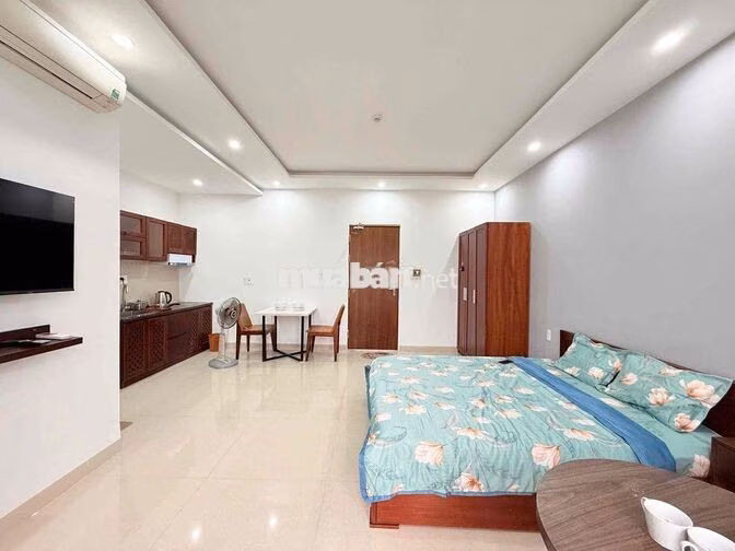 Trống sẵn căn hộ studio cao tầng, ban công thoáng mát.