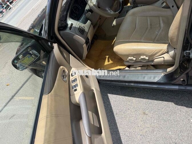 Ford Laser 2004 Đen 5 chỗ