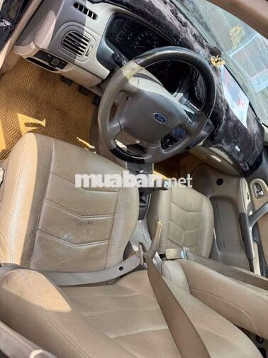 Ford Laser 2004 Đen 5 chỗ