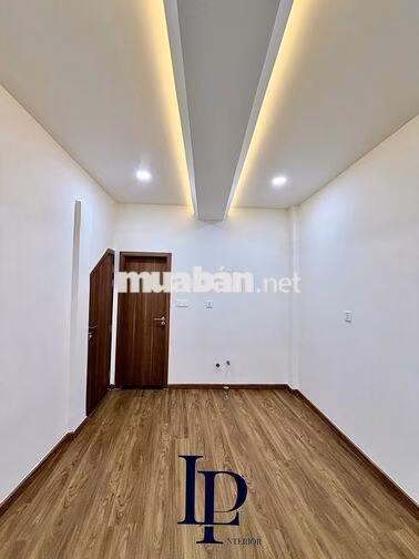 CHO THUÊ MẶT BẰNG HUỲNH VĂN BÁNH. DIỆN TÍCH 140m2. GIÁ CHỈ 40TR/THÁNG