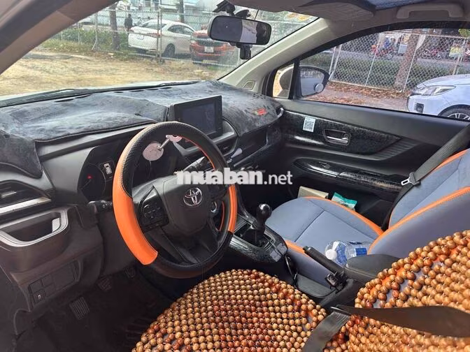 Toyota Avanza 2022 Bạc giá rẻ