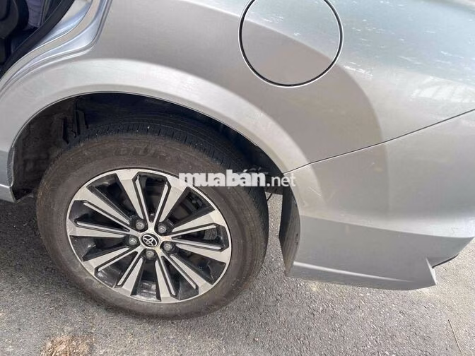 Toyota Avanza 2022 Bạc giá rẻ