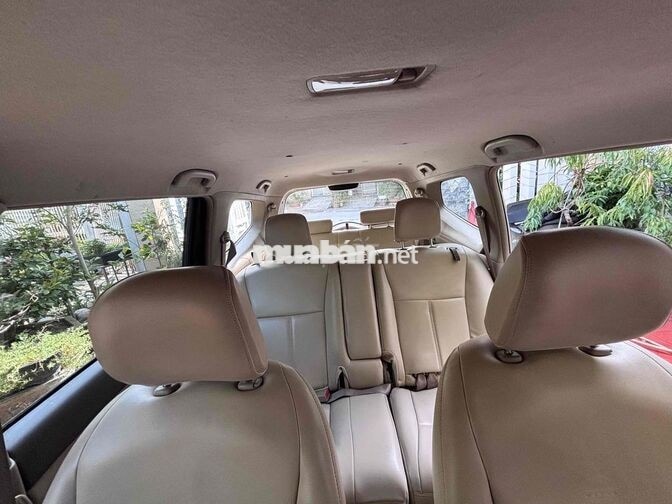 Nissan 7 chỗ Số tự động Vàng cát