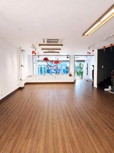 🔥Cho thuê MT Hoa Lan–Kết cấu 1 Hầm 1 Trệt 3 Lầu–Vị trí sầm uất khu PXL