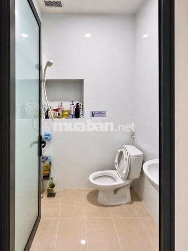 Ban công - 1PN - 1WC riêng đường Hoà Bình