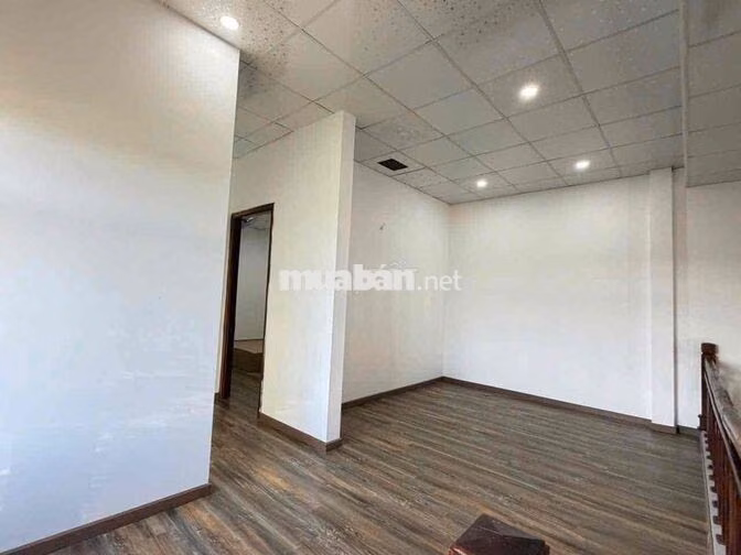 NHÀ GÓC 2 MẶT TIỀN - HẺM 327 Y MOAN