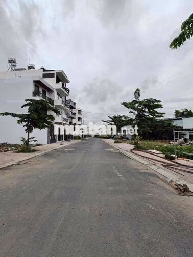 Đất 6.5x13m, Shr, Vị Trí Đẹp MT Nhựa 13m Có Vỉa Hè Gần Chợ TT Hóc Môn