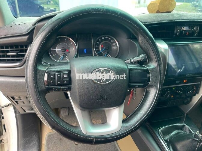 Toyota Fortuner 2017 máy dầu 2.4G Trắng, Số sàn