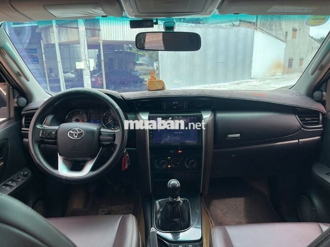 Toyota Fortuner 2017 máy dầu 2.4G Trắng, Số sàn