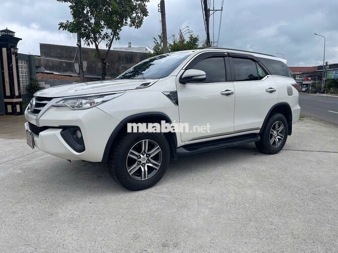 Toyota Fortuner 2017 máy dầu 2.4G Trắng, Số sàn