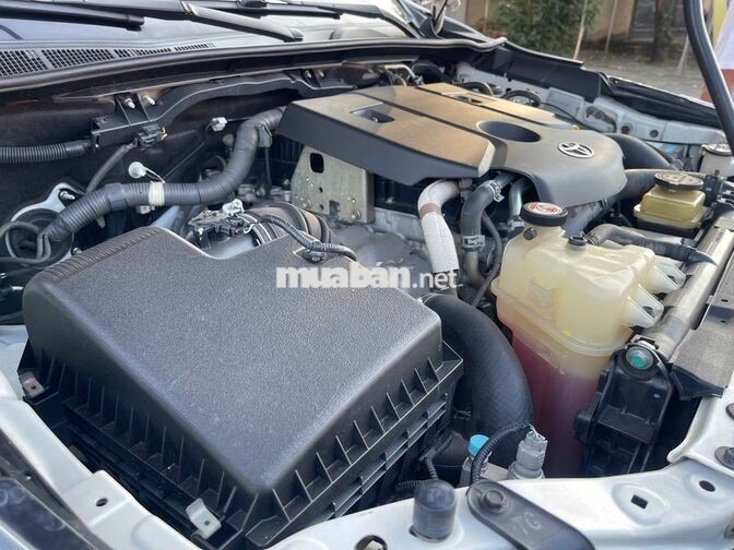 Toyota Fortuner 2017 máy dầu 2.4G Trắng, Số sàn