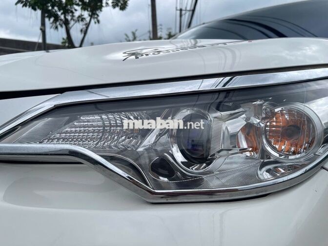 Toyota Fortuner 2017 máy dầu 2.4G Trắng, Số sàn