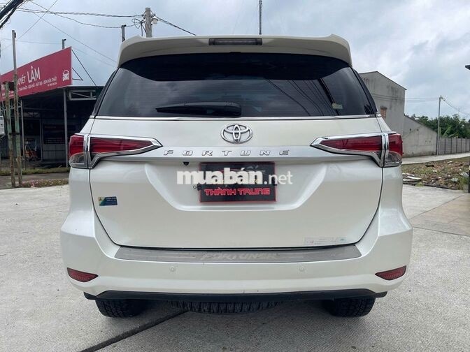 Toyota Fortuner 2017 máy dầu 2.4G Trắng, Số sàn