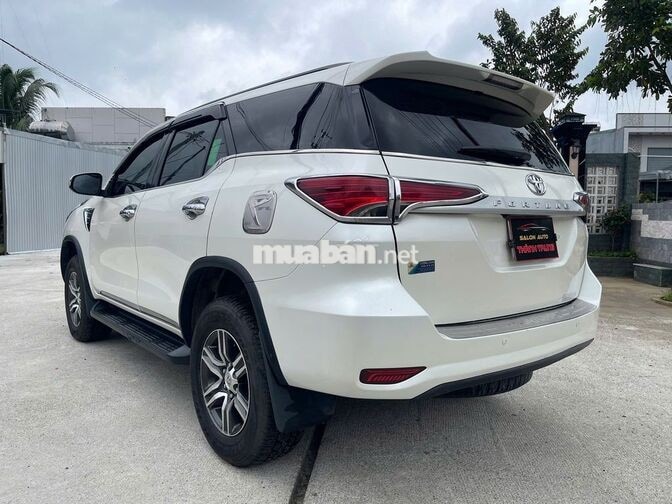 Toyota Fortuner 2017 máy dầu 2.4G Trắng, Số sàn