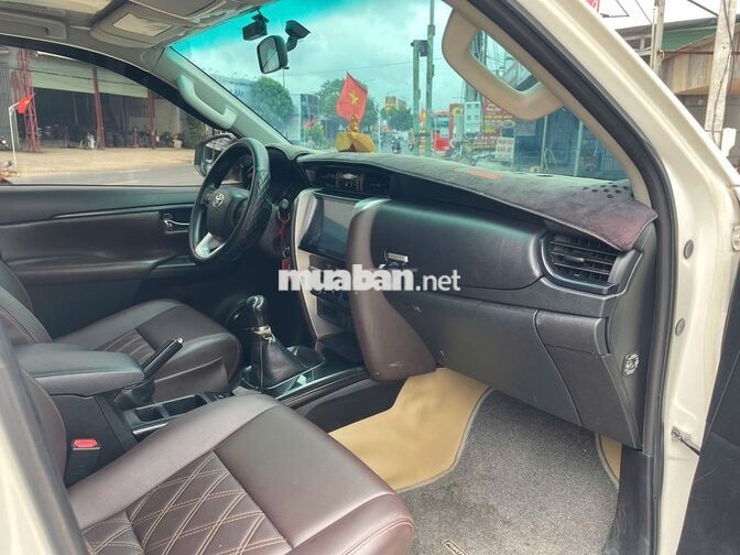 Toyota Fortuner 2017 máy dầu 2.4G Trắng, Số sàn