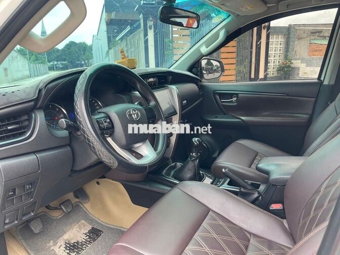 Toyota Fortuner 2017 máy dầu 2.4G Trắng, Số sàn