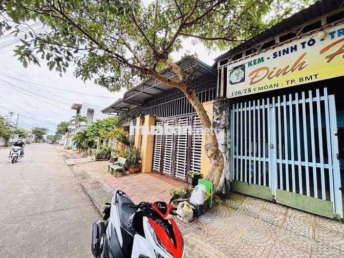 NHÀ MẶT TIỀN LƯƠNG VĂN CAN ( HẺM 126 Y MOAN)
