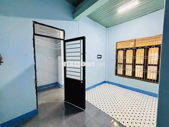 NHÀ MẶT TIỀN LƯƠNG VĂN CAN ( HẺM 126 Y MOAN)
