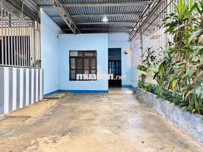NHÀ MẶT TIỀN LƯƠNG VĂN CAN ( HẺM 126 Y MOAN)