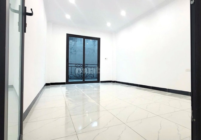 Nhà 4 tầng + 1 tum phố Bà Triệu, Hà Đông
