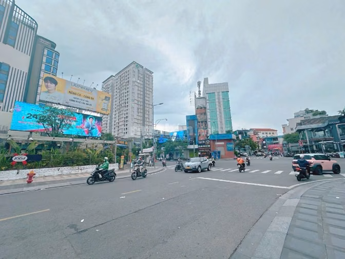 NHỈNH 10 TỶ - MT HUỲNH VĂN BÁNH, Q.PN - DTCN: 41M2 - 4 TẦNG - HĐT: 25T