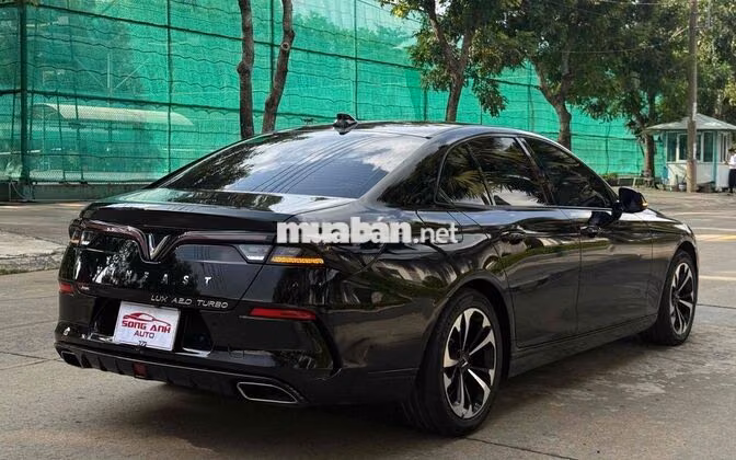 Vinfast Lux A 2.0 Turbo Base 2022 Đen
