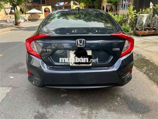 Honda Civic Xanh đen 1.5L turbo 5 chỗ