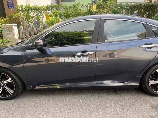 Honda Civic Xanh đen 1.5L turbo 5 chỗ