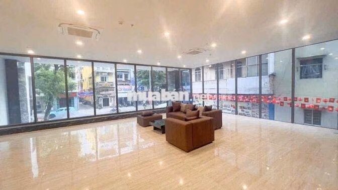 TOÀ NHÀ VĂN PHÒNG MỚI XÂY DỰNG MẶT TIỀN TRUNG TÂM QUẬN 5