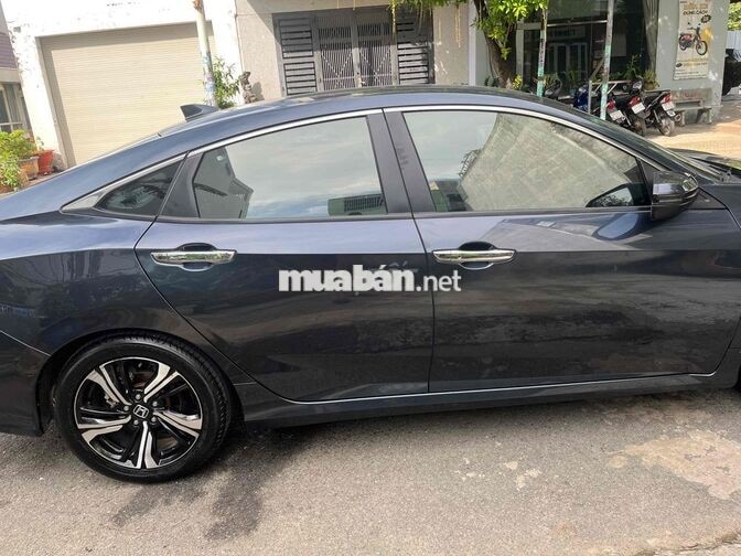 Honda Civic Xanh đen 1.5L turbo 5 chỗ