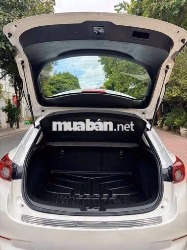 Mazda Mazda 3 5 cửa 2017 đăng ký 2018Trắng 81100km