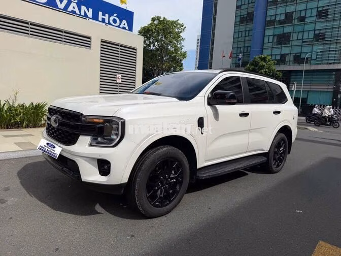 Ford Everest Sport 2025 Trắng 12.500km