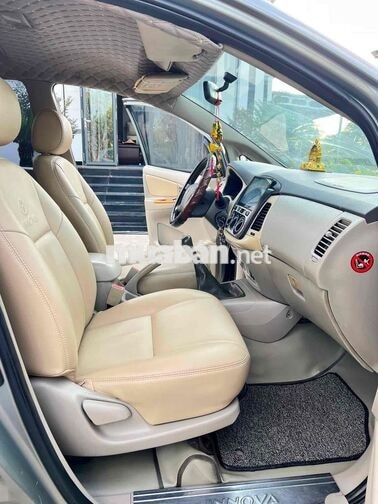 Toyota Innova RS 2011 Bạc