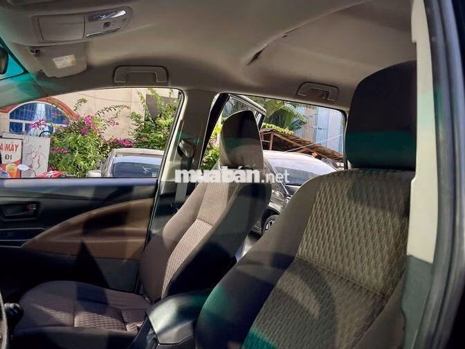 Toyota Innova 2.0E 2021 Đen 65.000 km