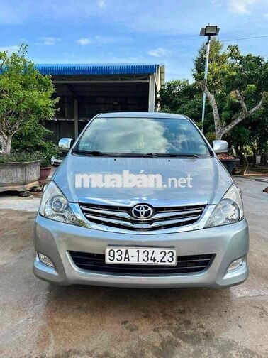 Toyota Innova RS 2011 Bạc