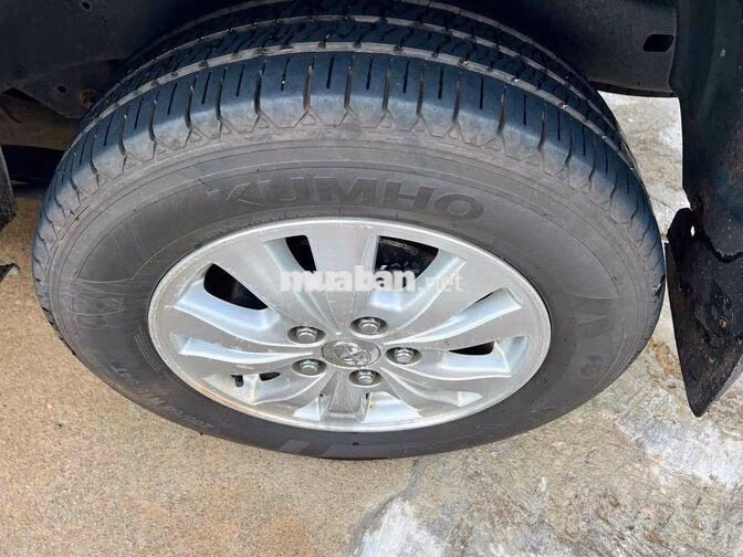 Toyota Innova RS 2011 Bạc