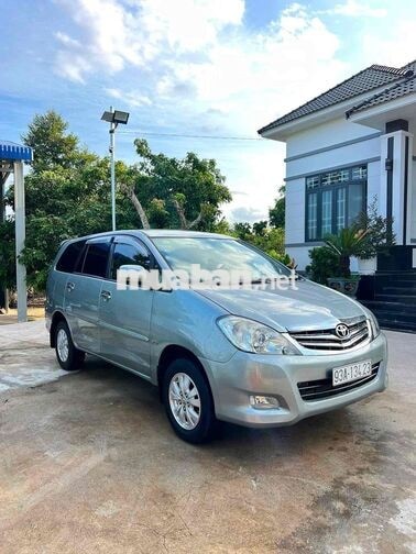 Toyota Innova RS 2011 Bạc