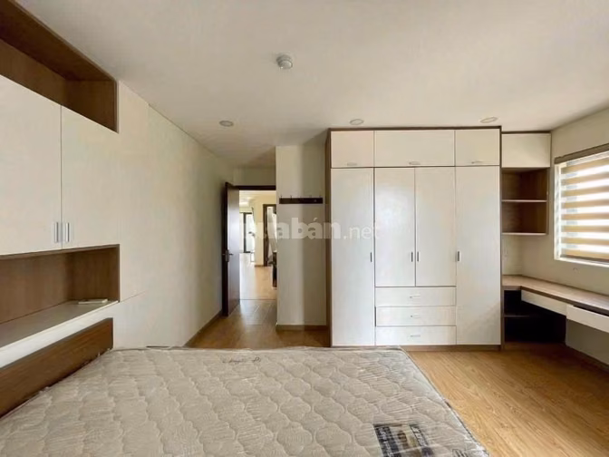 Chung cư Satra-Phan Đăng Lưu- Penhouse 200m2, 4p ngủ, giá 50tr/tháng