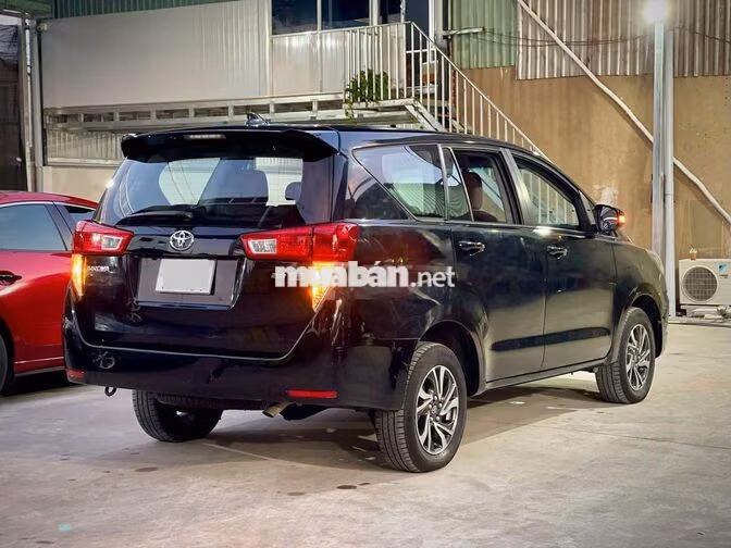 Toyota Innova 2.0E 2021 Đen 65.000 km