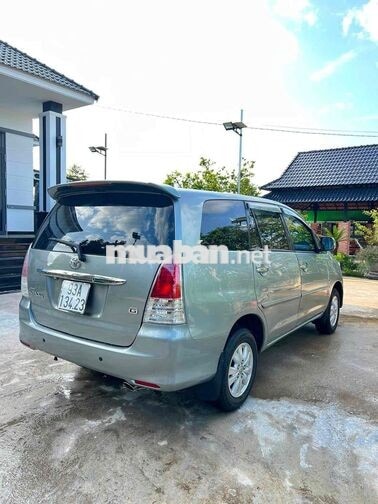 Toyota Innova RS 2011 Bạc