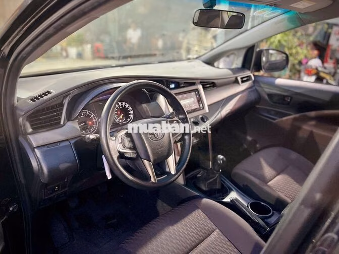 Toyota Innova 2.0E 2021 Đen 65.000 km