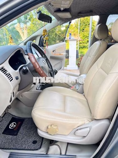 Toyota Innova G RS 2011 Bạc 7 chỗ