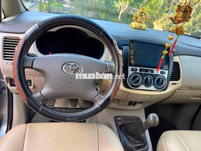 Toyota Innova RS 2011 Bạc
