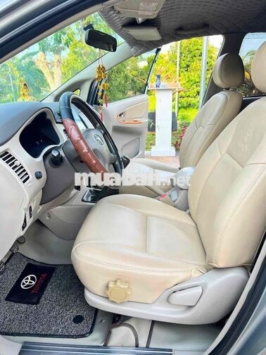 Toyota Innova RS 2011 Bạc